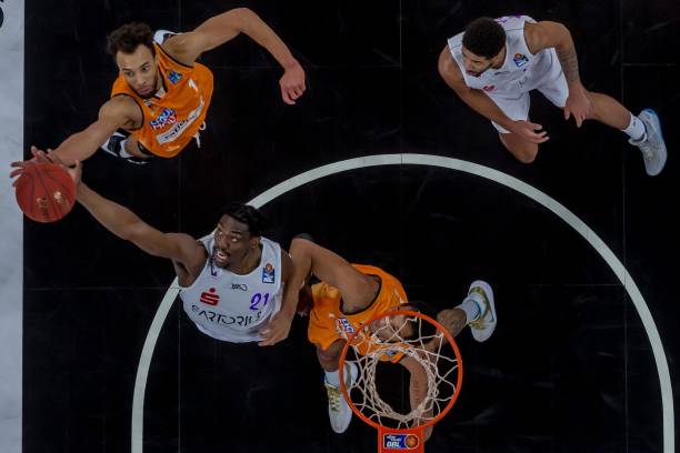 实现卫冕的 实现卫冕的