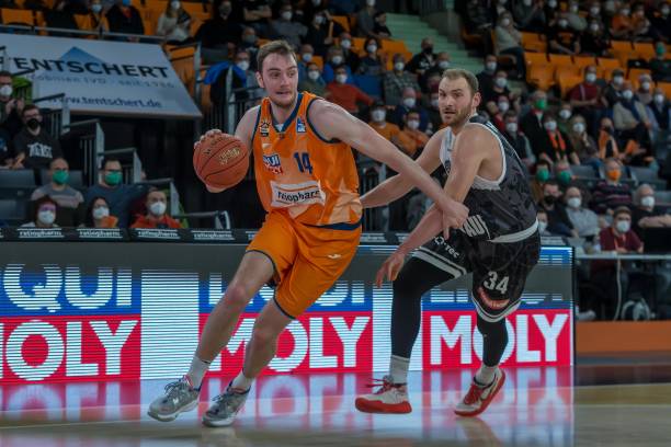 在本周的英 在本周的英